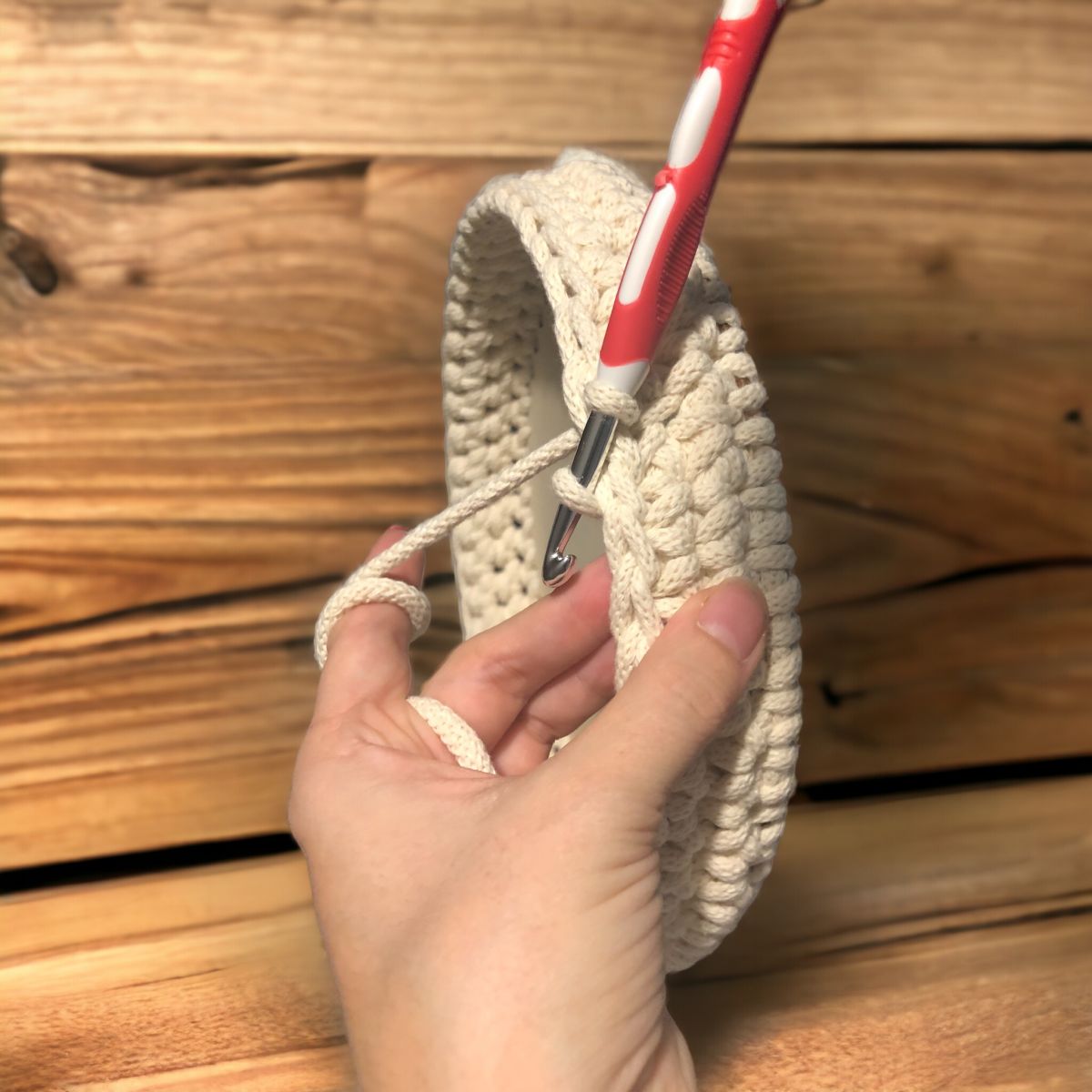 Blog-Inhaltsbild für 'Die Geschichte des Häkelns -  Praktische Aufbewahrung häkeln'