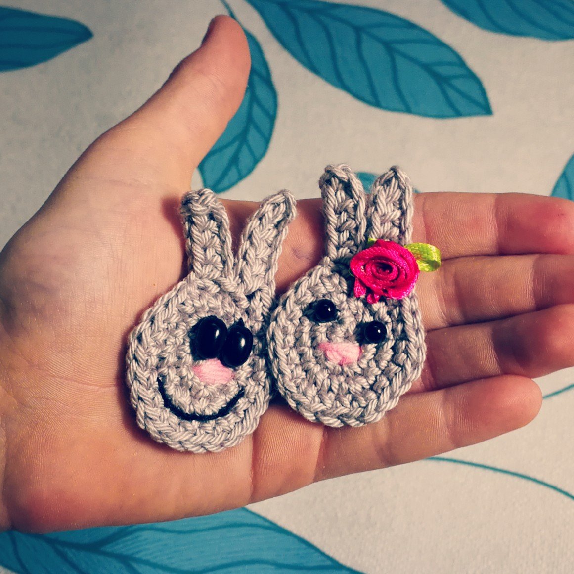 Blog-Inhaltsbild für 'Niedliche Häschen als Applikation oder Anhänger schnell gehäkelt'