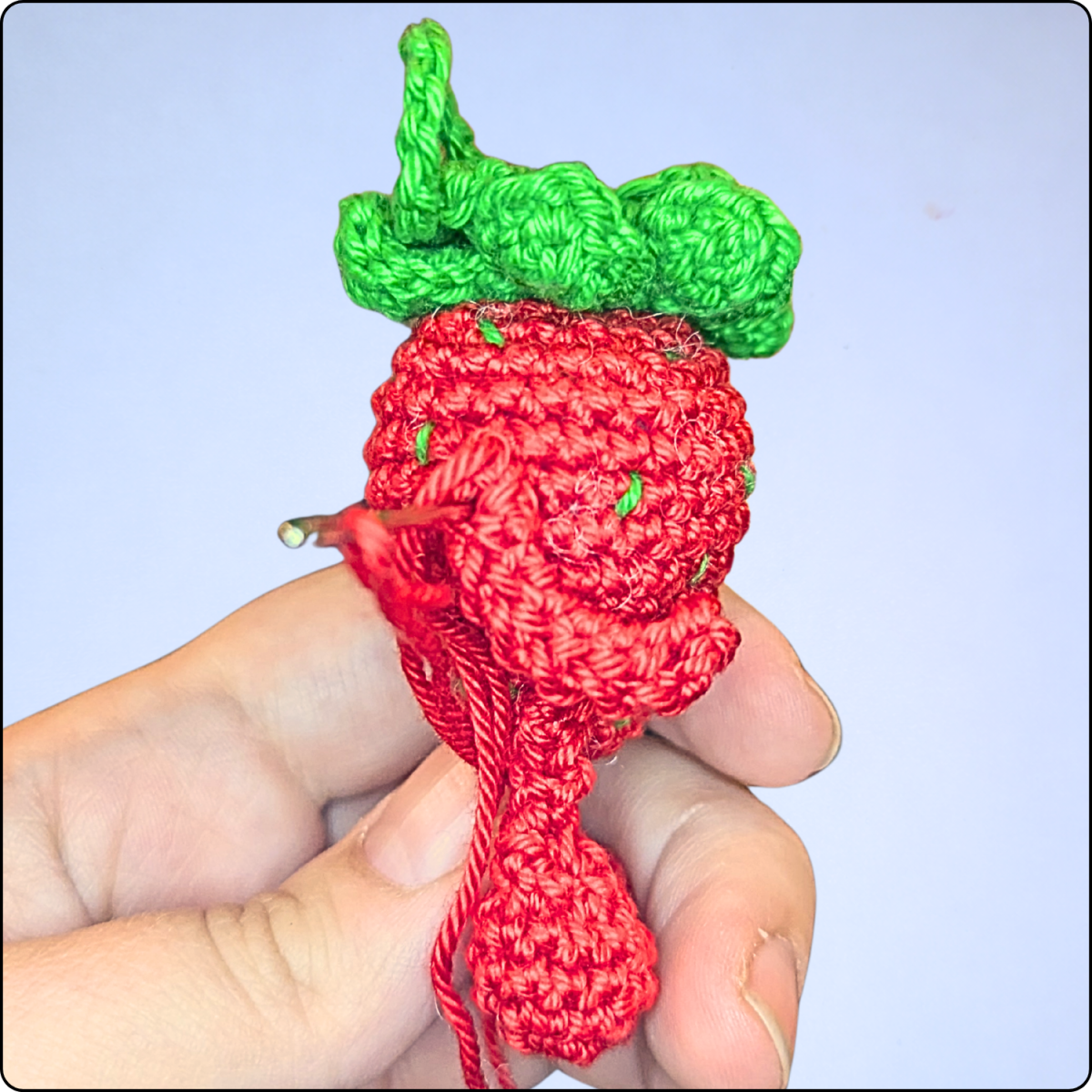 Blog-Inhaltsbild für 'Kostenlose Häkelanleitung: Schlüsselanhänger Erdbeere'