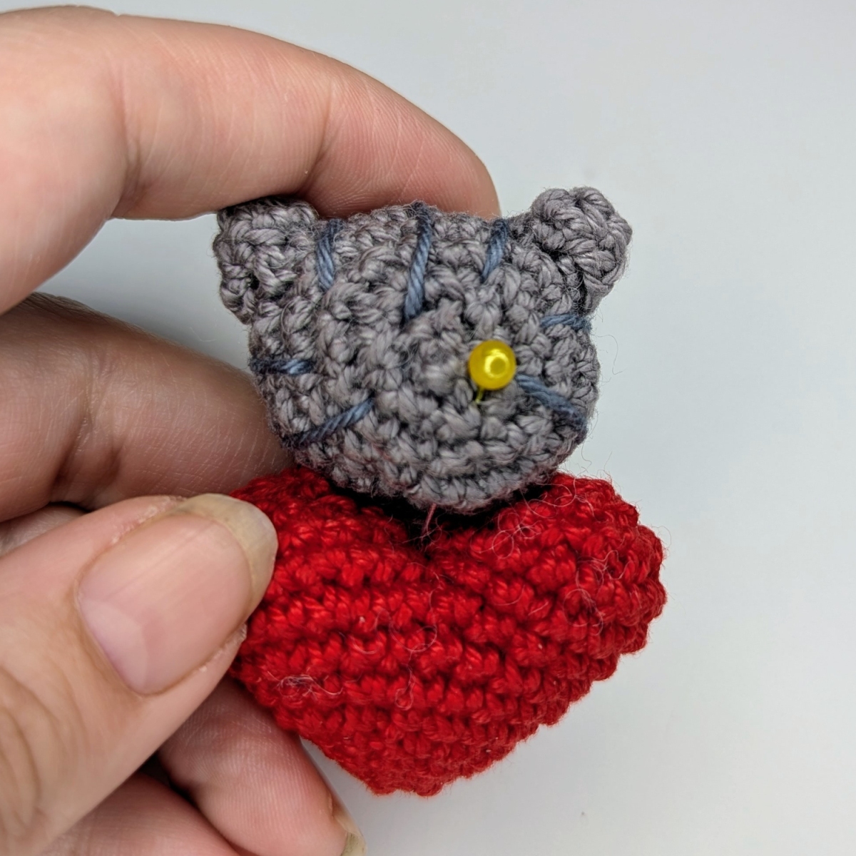 Blog content image for 'Free Crochet Pattern: Cat Keychain with Heart'