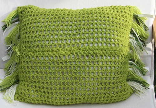 Blog-Inhaltsbild für 'Kostenlose Häkelanleitung: Kissen mit Fransen aus Wollresten - für Häkelanfänger geeignet'