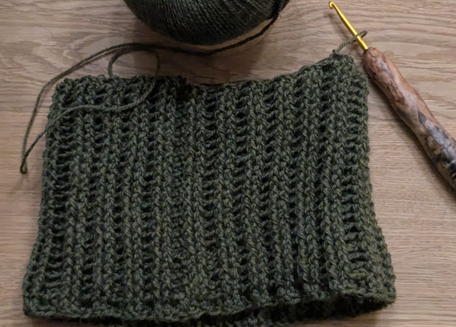 Blog-Inhaltsbild für 'Einfacher Schalkragen gehäkelt mit vielen Reliefstäbchen'