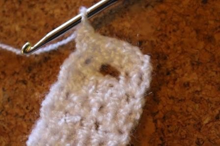 Blog-Inhaltsbild für 'Gratis Häkelanleitung Baby Stirnband mit Schleife'