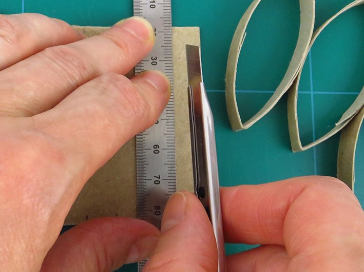 Blog-Inhaltsbild für 'Dekorative Blumen aus Toilettenpapierrollen'