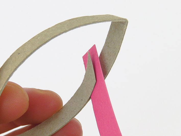 Blog-Inhaltsbild für 'Dekorative Blumen aus Toilettenpapierrollen'