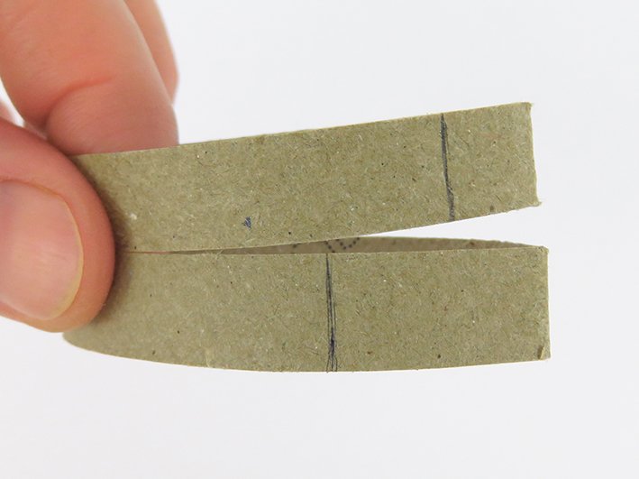 Blog-Inhaltsbild für 'Dekorative Blumen aus Toilettenpapierrollen'