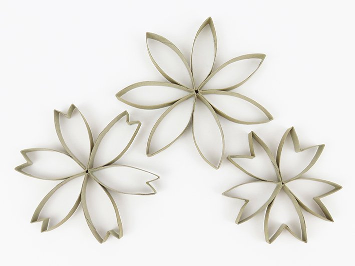 Blog-Inhaltsbild für 'Dekorative Blumen aus Toilettenpapierrollen'