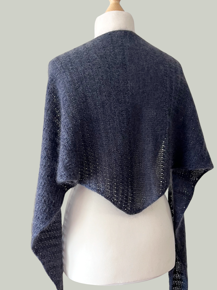 Blog-Inhaltsbild für 'Ein Tuch – zwei Formen! Deine neue Lieblings-Strickanleitung für entspannte Strickmomente.'