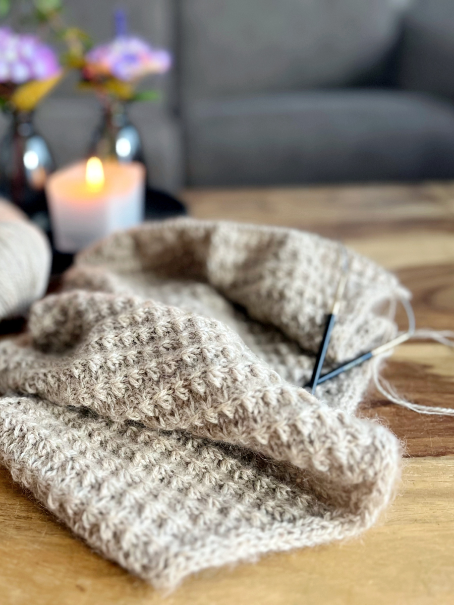 Blog-Inhaltsbild für 'Ein Tuch – zwei Formen! Deine neue Lieblings-Strickanleitung für entspannte Strickmomente.'