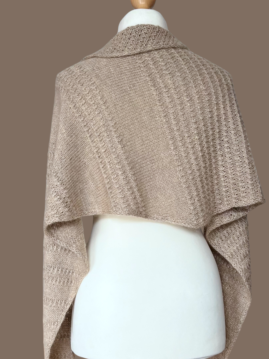 Blog-Inhaltsbild für 'Ein Tuch – zwei Formen! Deine neue Lieblings-Strickanleitung für entspannte Strickmomente.'