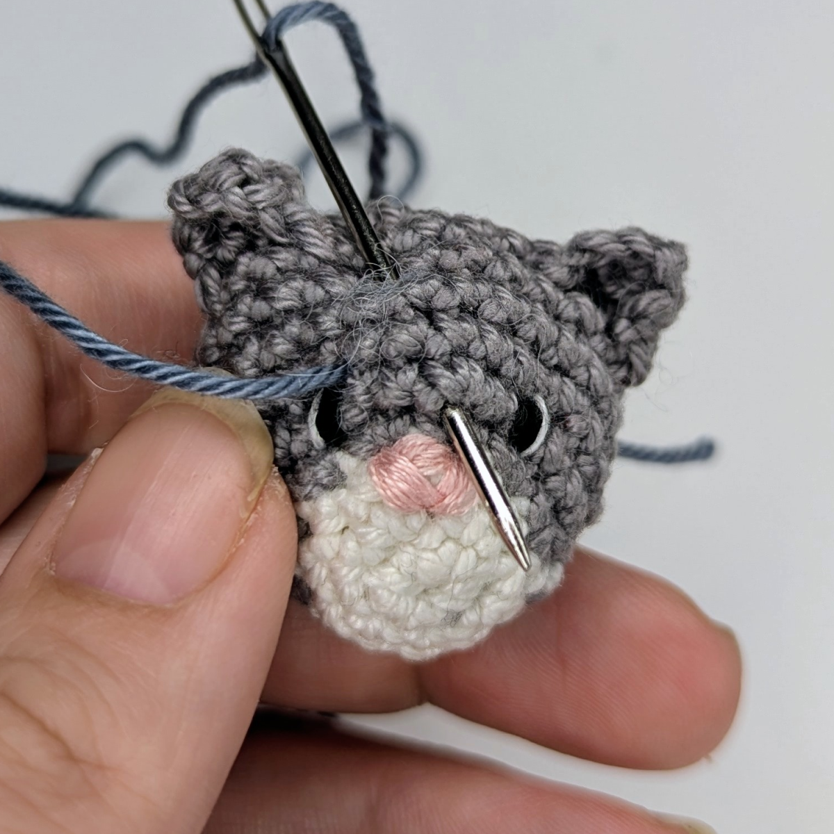 Blog content image for 'Free Crochet Pattern: Cat Keychain with Heart'