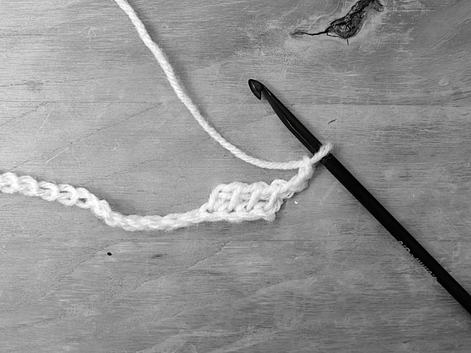 Blog-Inhaltsbild für '„Nicht-für-die-Füße“ Kostenlose Anleitung für ein Dreieckstuch tunesisch gehäkelt'