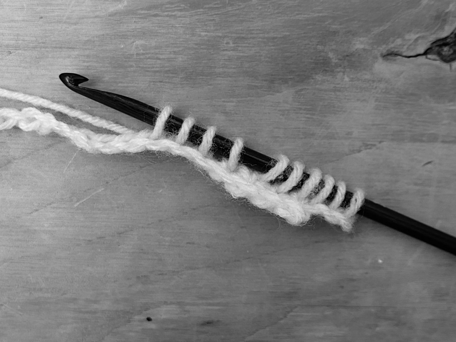 Blog-Inhaltsbild für '„Nicht-für-die-Füße“ Kostenlose Anleitung für ein Dreieckstuch tunesisch gehäkelt'