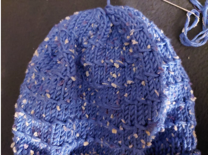 Blog-Inhaltsbild für 'Kostenlose Strickanleitung – Partnerlook-Mützen für Vater und Sohn'