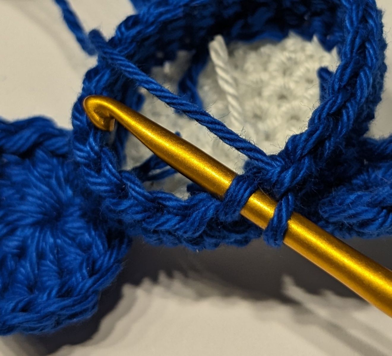 Blog-Inhaltsbild für 'Kostenlose Anleitung Amigurumi Wal "Walliburga" ohne Vernähen'