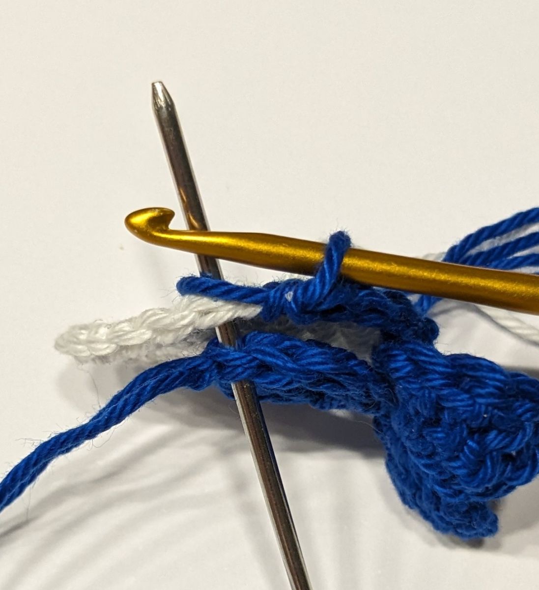 Blog-Inhaltsbild für 'Kostenlose Anleitung Amigurumi Wal "Walliburga" ohne Vernähen'