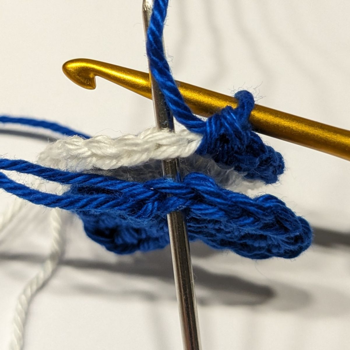 Blog-Inhaltsbild für 'Kostenlose Anleitung Amigurumi Wal "Walliburga" ohne Vernähen'