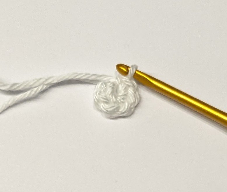 Blog-Inhaltsbild für 'Kostenlose Anleitung Amigurumi Wal "Walliburga" ohne Vernähen'