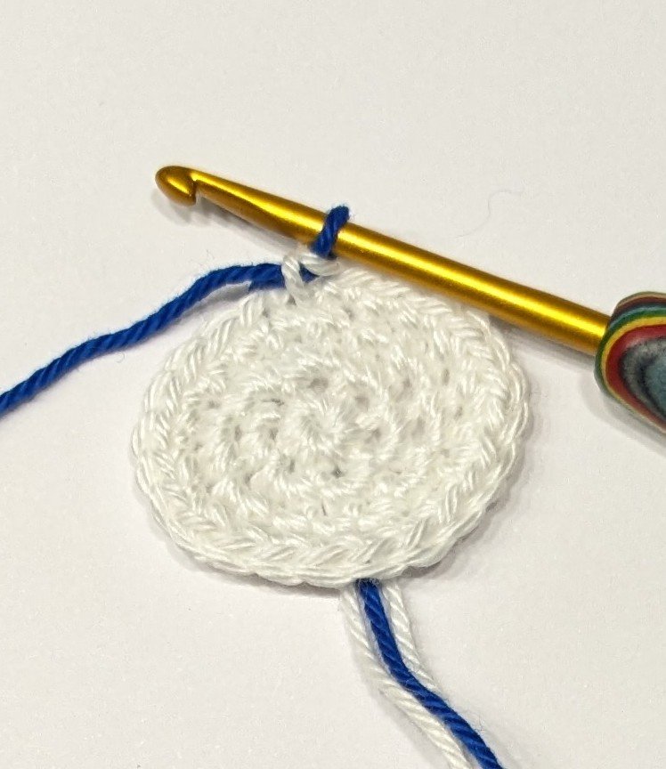 Blog-Inhaltsbild für 'Kostenlose Anleitung Amigurumi Wal "Walliburga" ohne Vernähen'