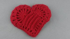 Blog-Inhaltsbild für 'Häkelanleitung geripptes Herz'