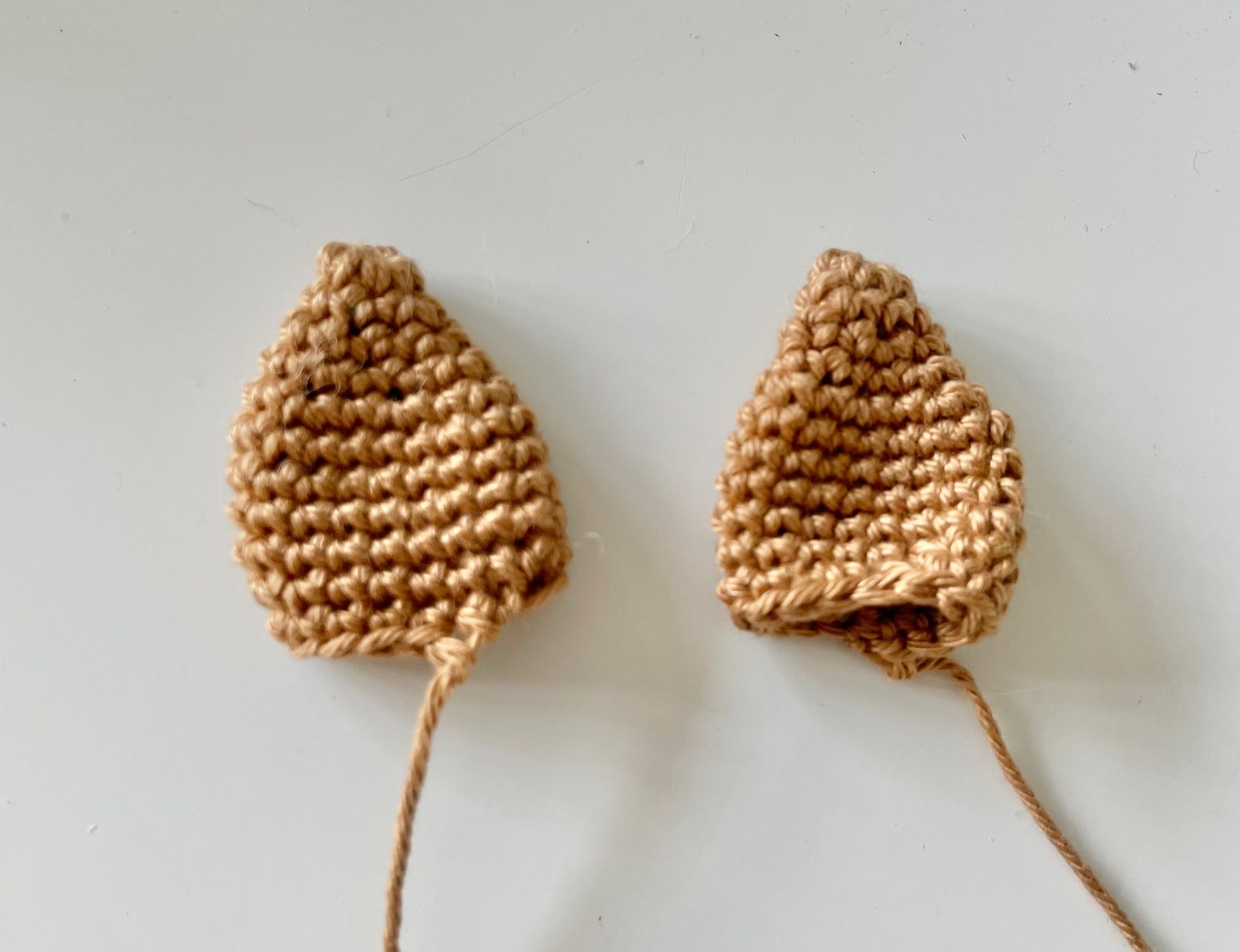 Blog-Inhaltsbild für 'Kostenlose Häkelanleitung: Süßes Amigurumi Pferd selbst gemacht! 🐴💚'