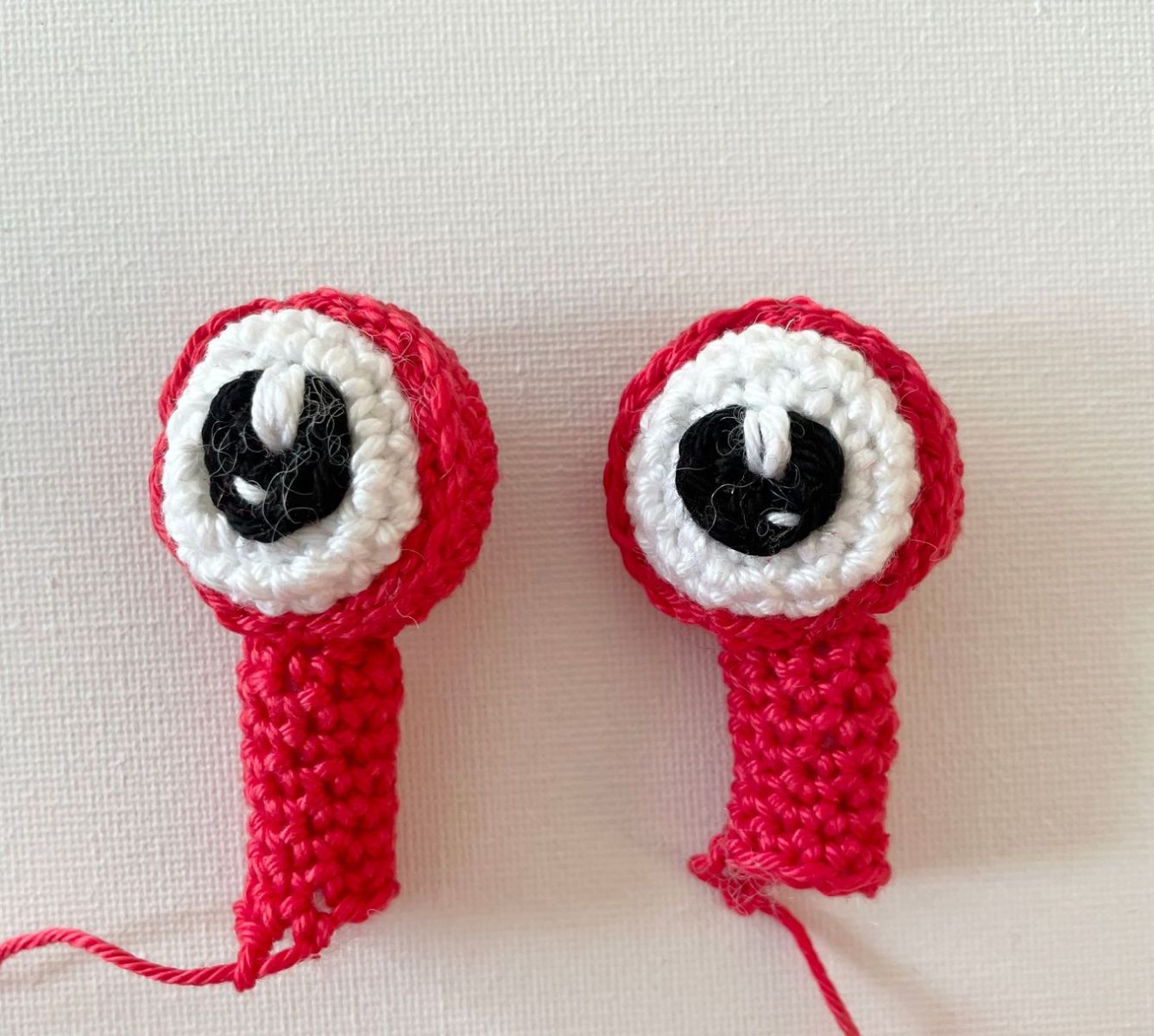 Blog-Inhaltsbild für 'Kostenlose Häkelanleitung Toilettenrollen-Überzieher Krabbe'