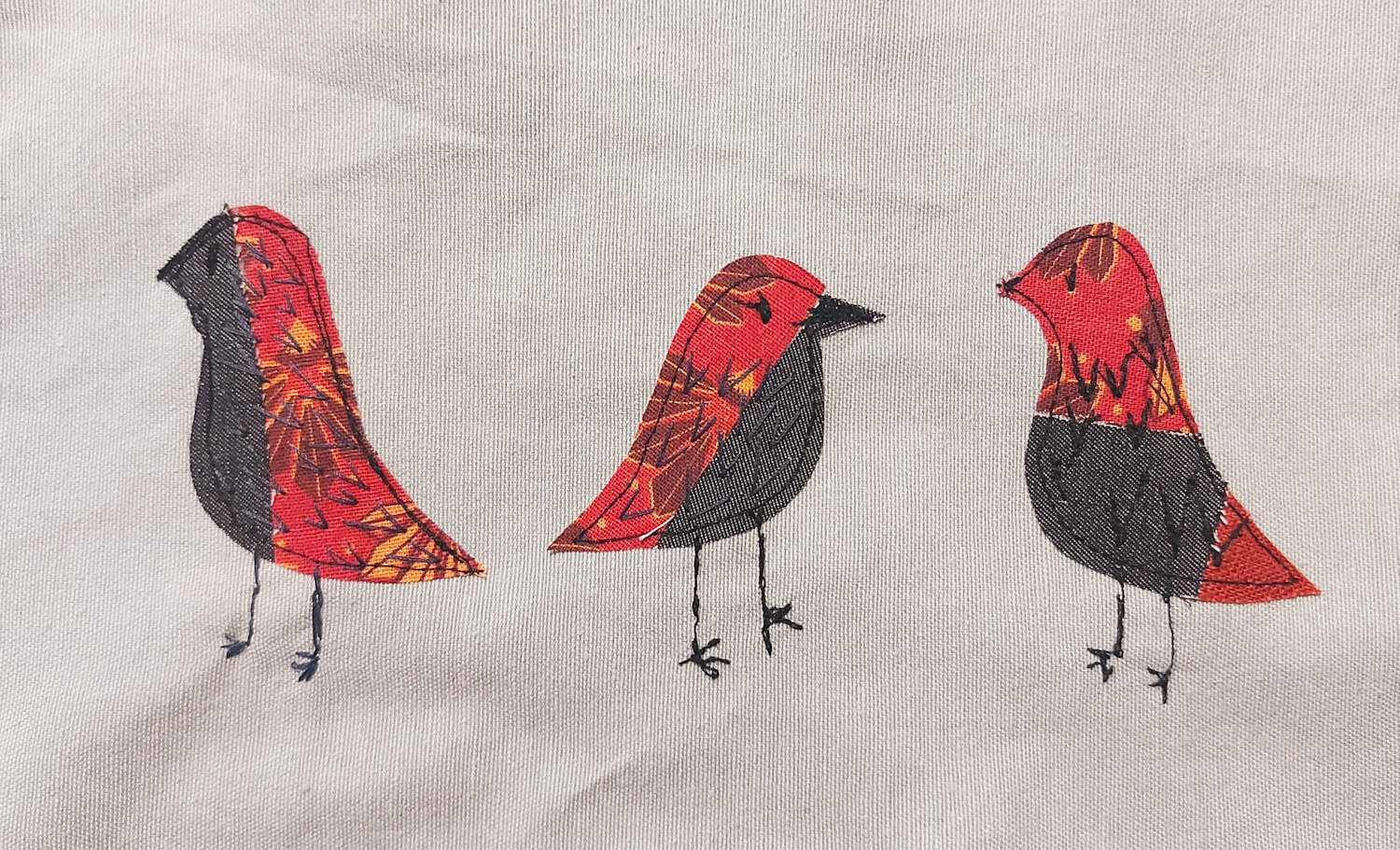 Blog-Inhaltsbild für 'Applikation mit Vögeln aus kleinen Stoffresten nähen'