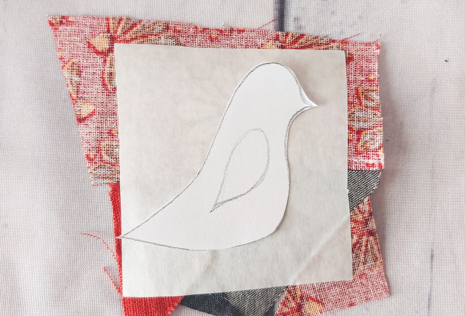 Blog-Inhaltsbild für 'Applikation mit Vögeln aus kleinen Stoffresten nähen'