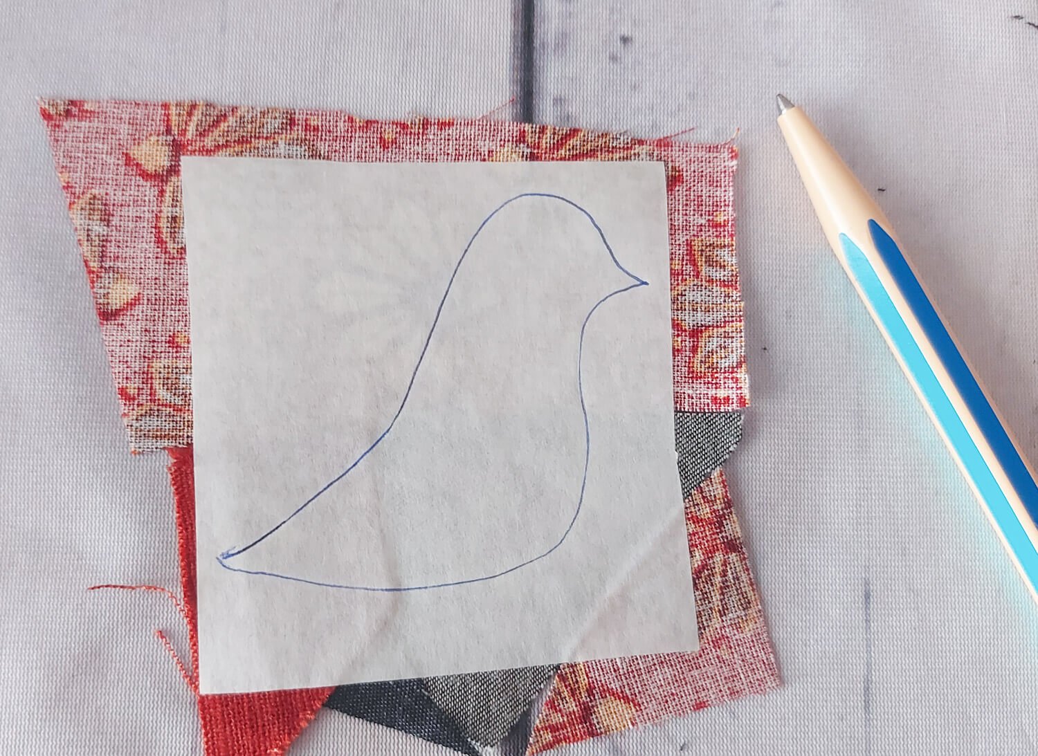 Blog-Inhaltsbild für 'Applikation mit Vögeln aus kleinen Stoffresten nähen'