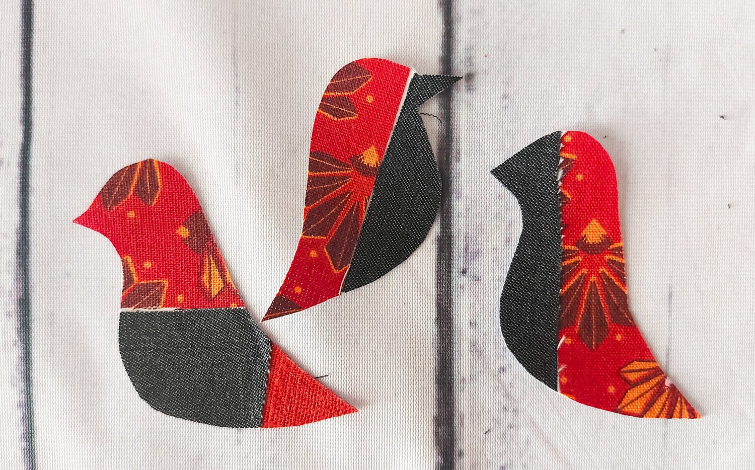 Blog-Inhaltsbild für 'Applikation mit Vögeln aus kleinen Stoffresten nähen'