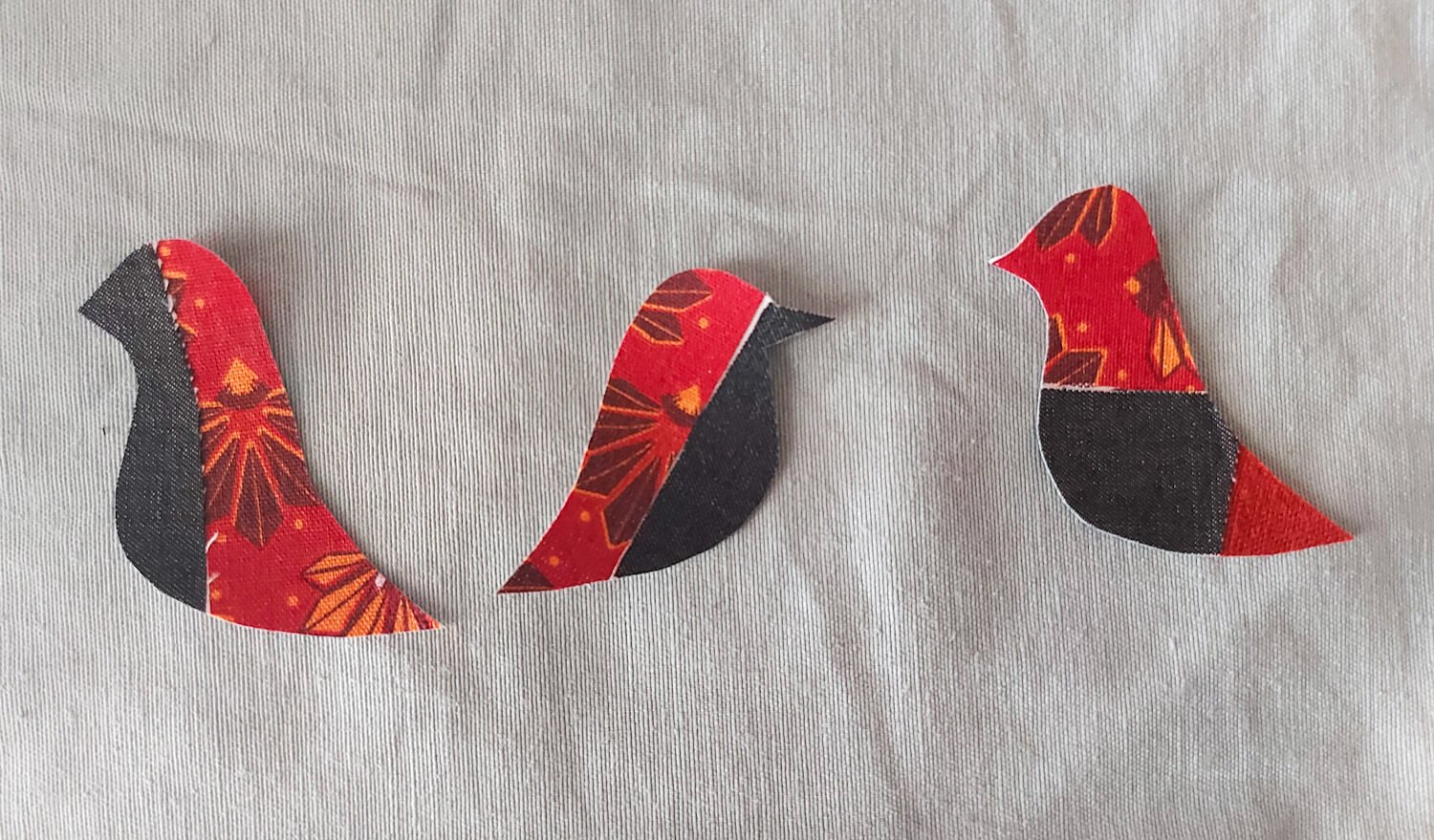 Blog-Inhaltsbild für 'Applikation mit Vögeln aus kleinen Stoffresten nähen'