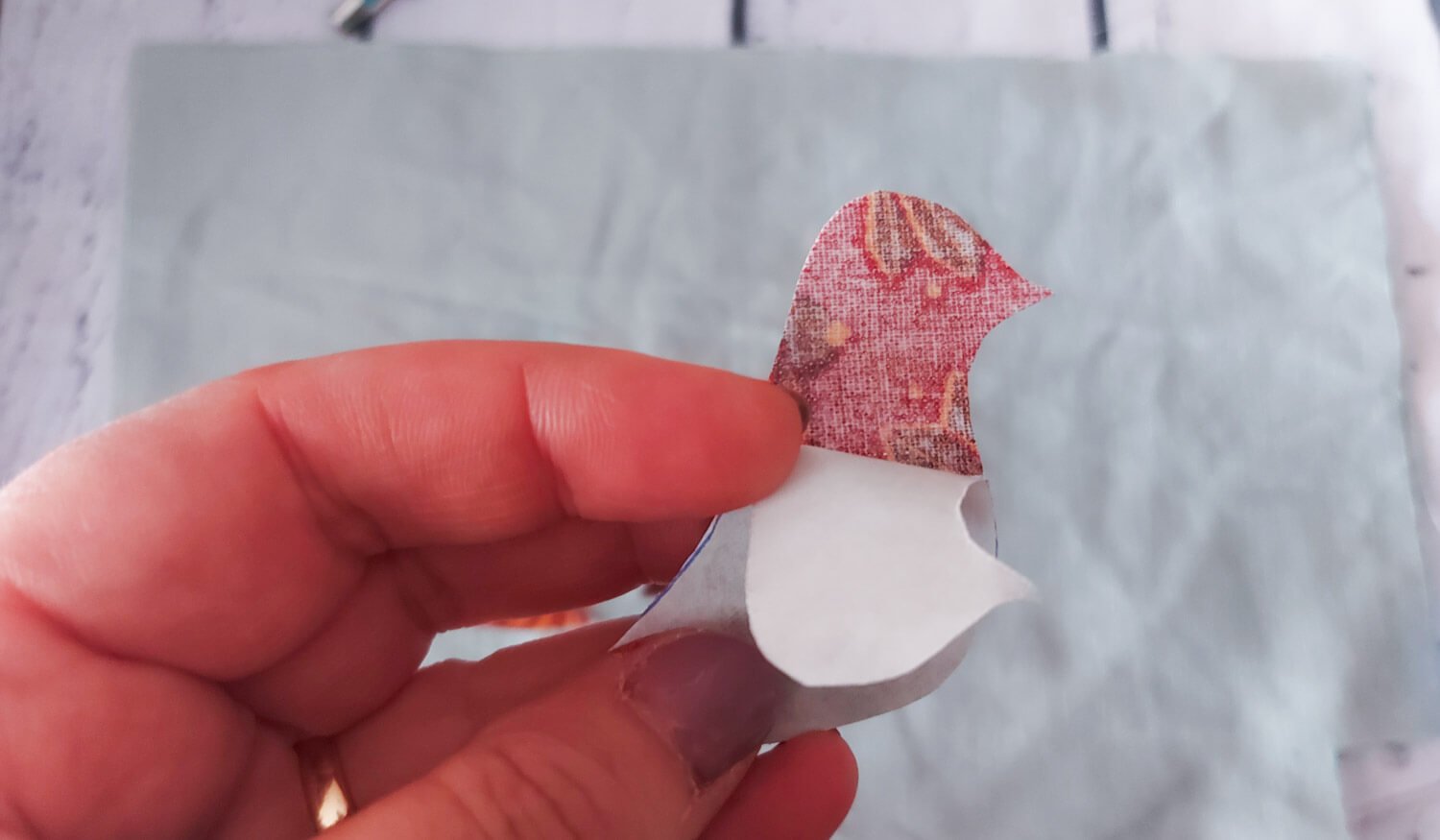 Blog-Inhaltsbild für 'Applikation mit Vögeln aus kleinen Stoffresten nähen'