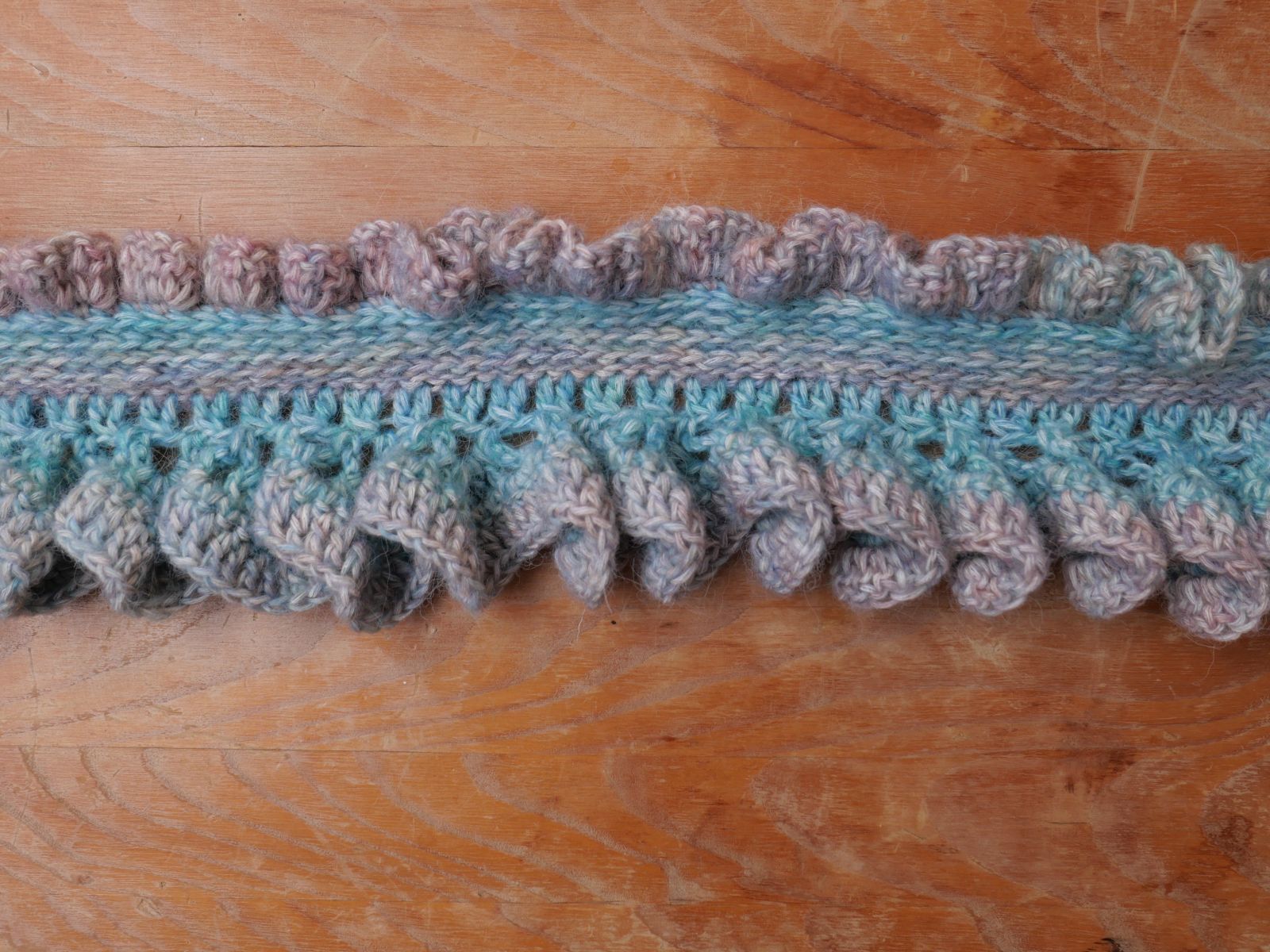 Blog-Inhaltsbild für 'Vom historischen Detail zum modernen Blickfang: Kostenlose Häkelanleitung für ein Jabot'