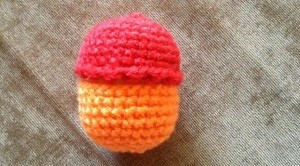 Blog-Inhaltsbild für 'Kostenlose Häkelanleitung Überraschungstierchen Eule und Küken'