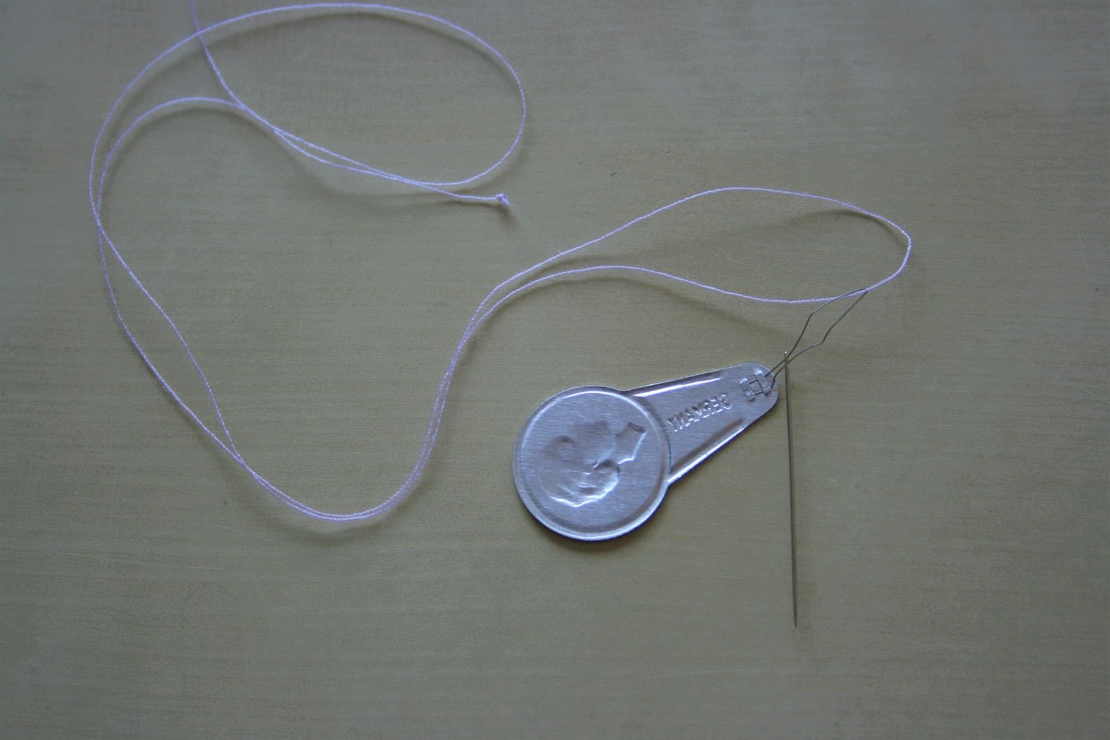 naehnadel_einfaedeln_klassisch_einfaedler_hand_naehen_quilting_reste_verwerten