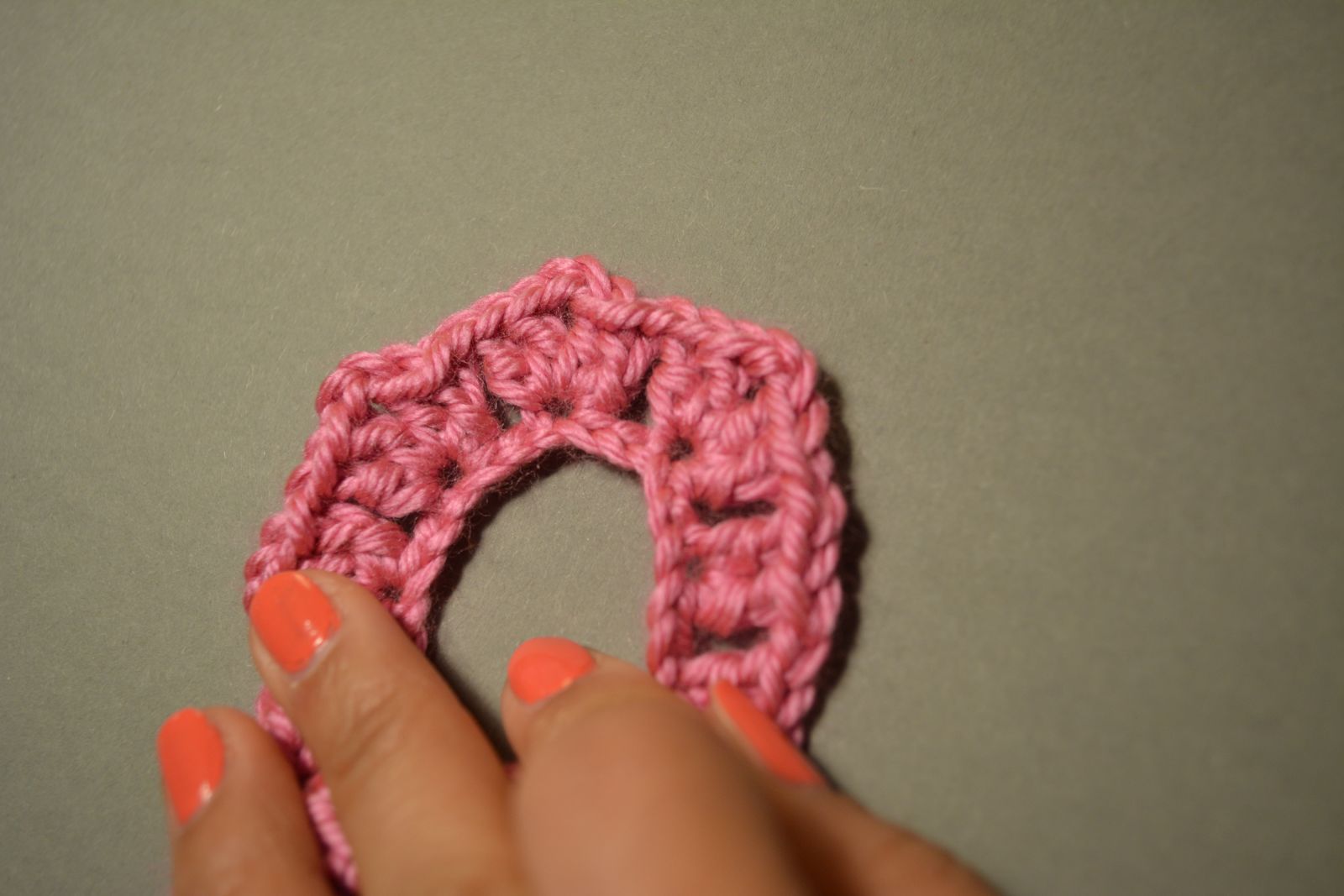 Cute as a button Rosen kostenlose Häkelanleitung