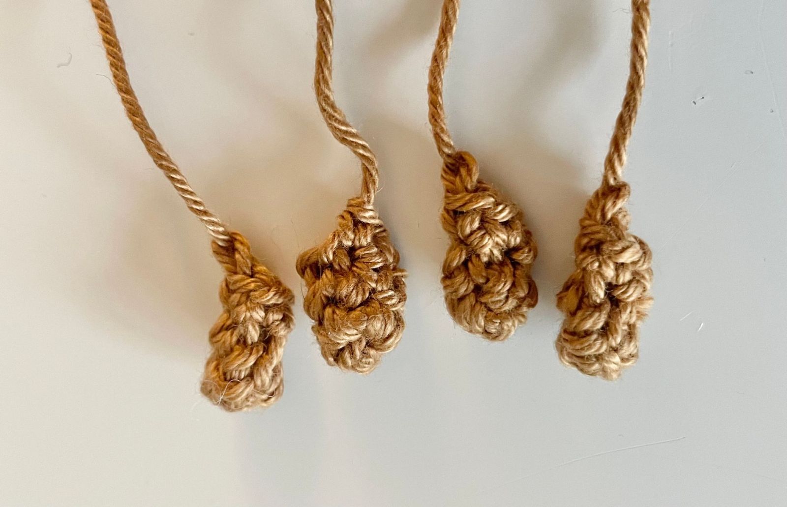 Blog-Inhaltsbild für 'Einfache Häkelanleitung: So gestaltest du deine eigenen Stifthüllen'