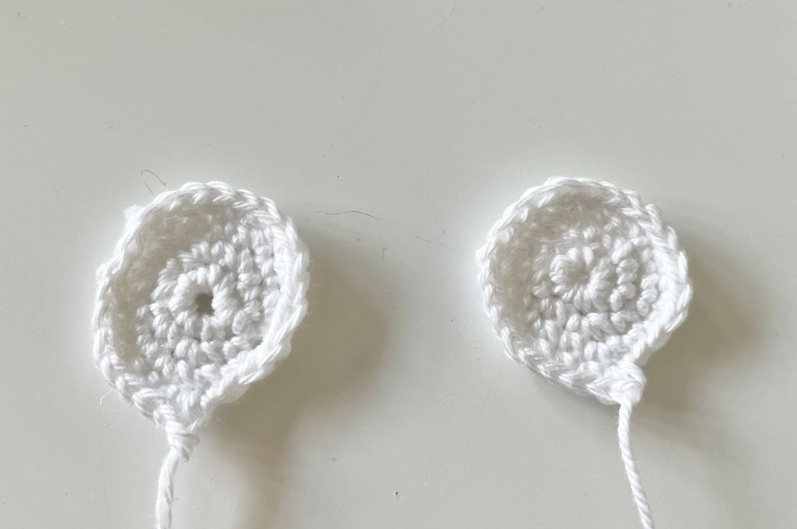 Blog-Inhaltsbild für 'Kostenlose Häkelanleitung: Süßes Amigurumi Pferd selbst gemacht! 🐴💚'