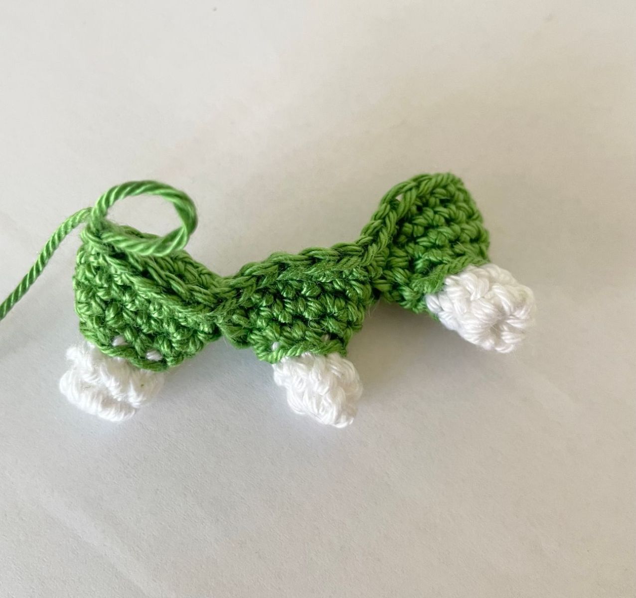 Blog-Inhaltsbild für 'Ein kleiner Dino zum Verlieben – Häkelanleitung für Anfänger und Fortgeschrittene'