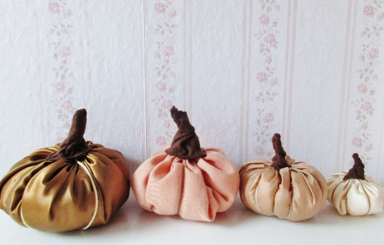 Der Kürbis - die Halloweenzeit beginnt, das Erntefest ist da! Nähe Dir Kürbisse in allen Größen und Farben Nähanleitung Freebook Pumpkin