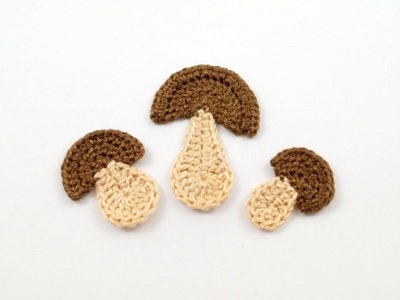 Drei Steinpilze: Streudeko oder Applikation