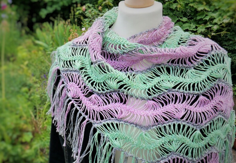 Blog-Inhaltsbild für 'Zeit für ein Comeback: Gabelhäkeln – eine fast vergessene Technik, die mein Herz im Sturm erobert hat'