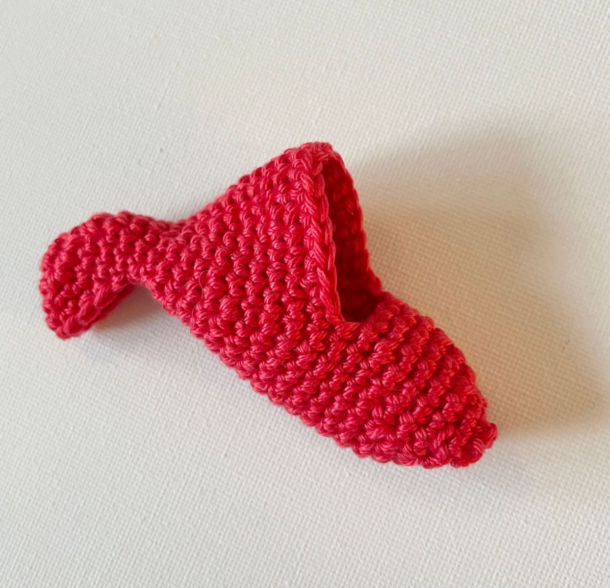 Blog-Inhaltsbild für 'Kostenlose Häkelanleitung Toilettenrollen-Überzieher Krabbe'