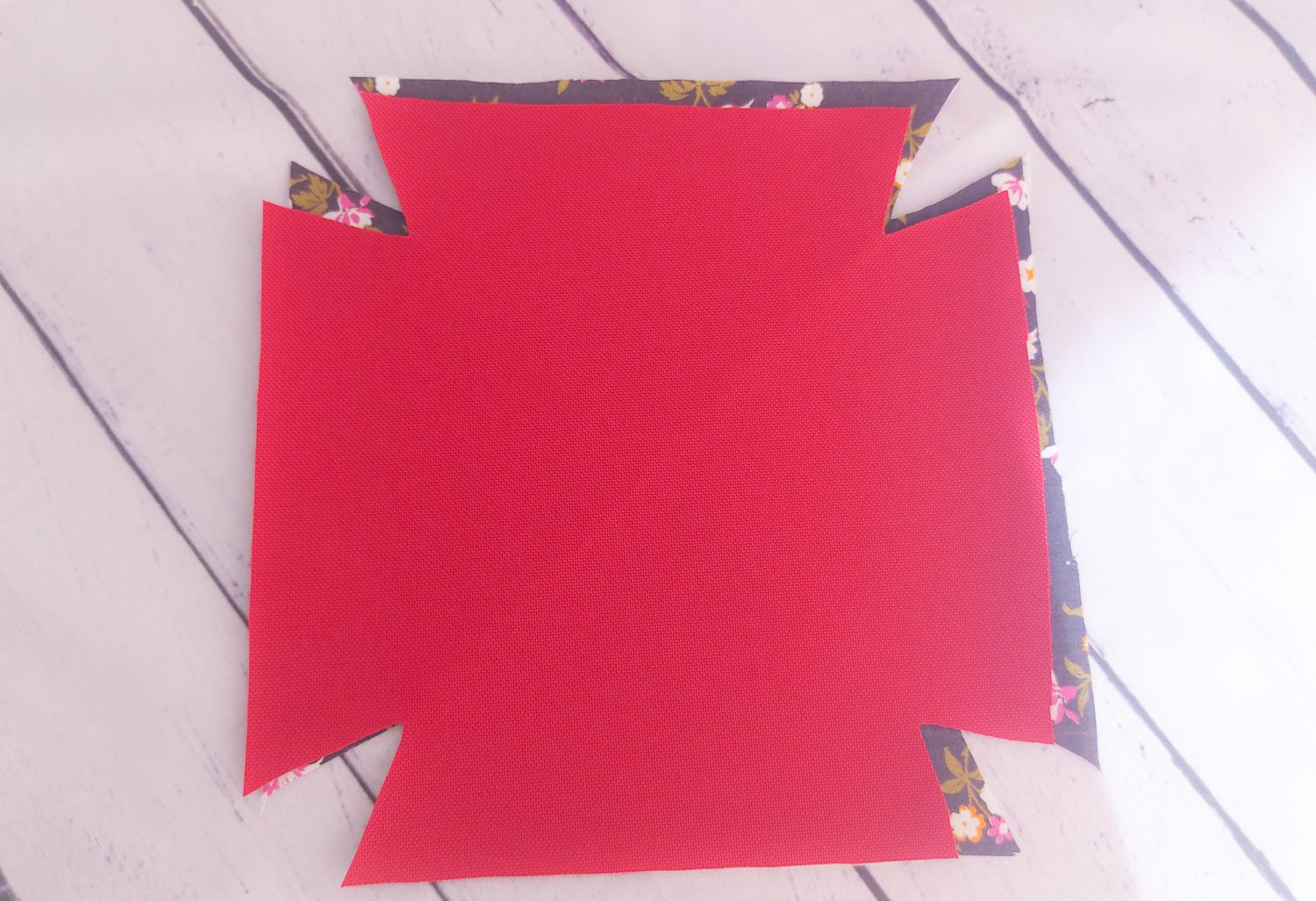 Blog-Inhaltsbild für 'Schale aus Stoff nähen - Praktisches Utensilo'