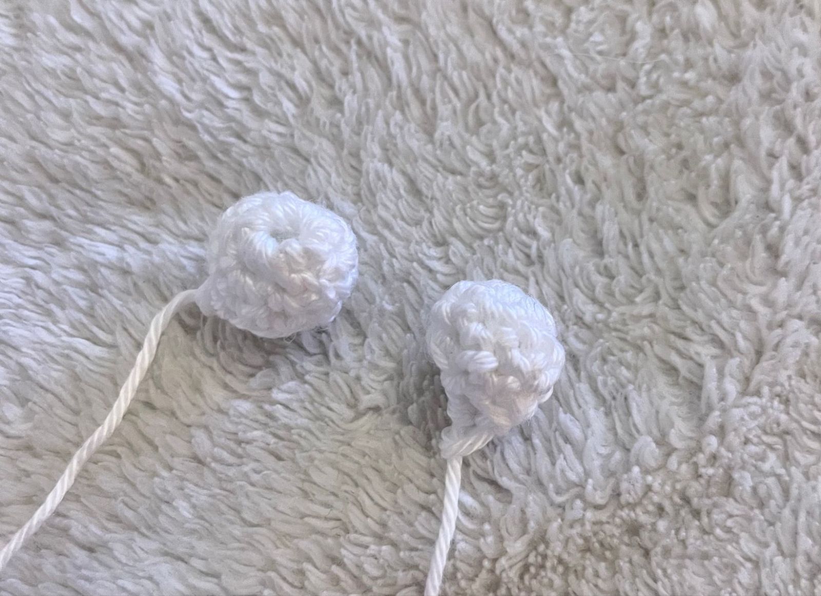 Blog-Inhaltsbild für '„Blauer Amigurumi-Held: Häkelanleitung für Kopf, Körper & Zubehör“'