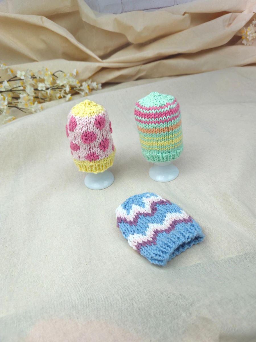 Blog-Inhaltsbild für 'Kostenlose Strickanleitung für Ostereierwärmer in Frühlingsfarben'