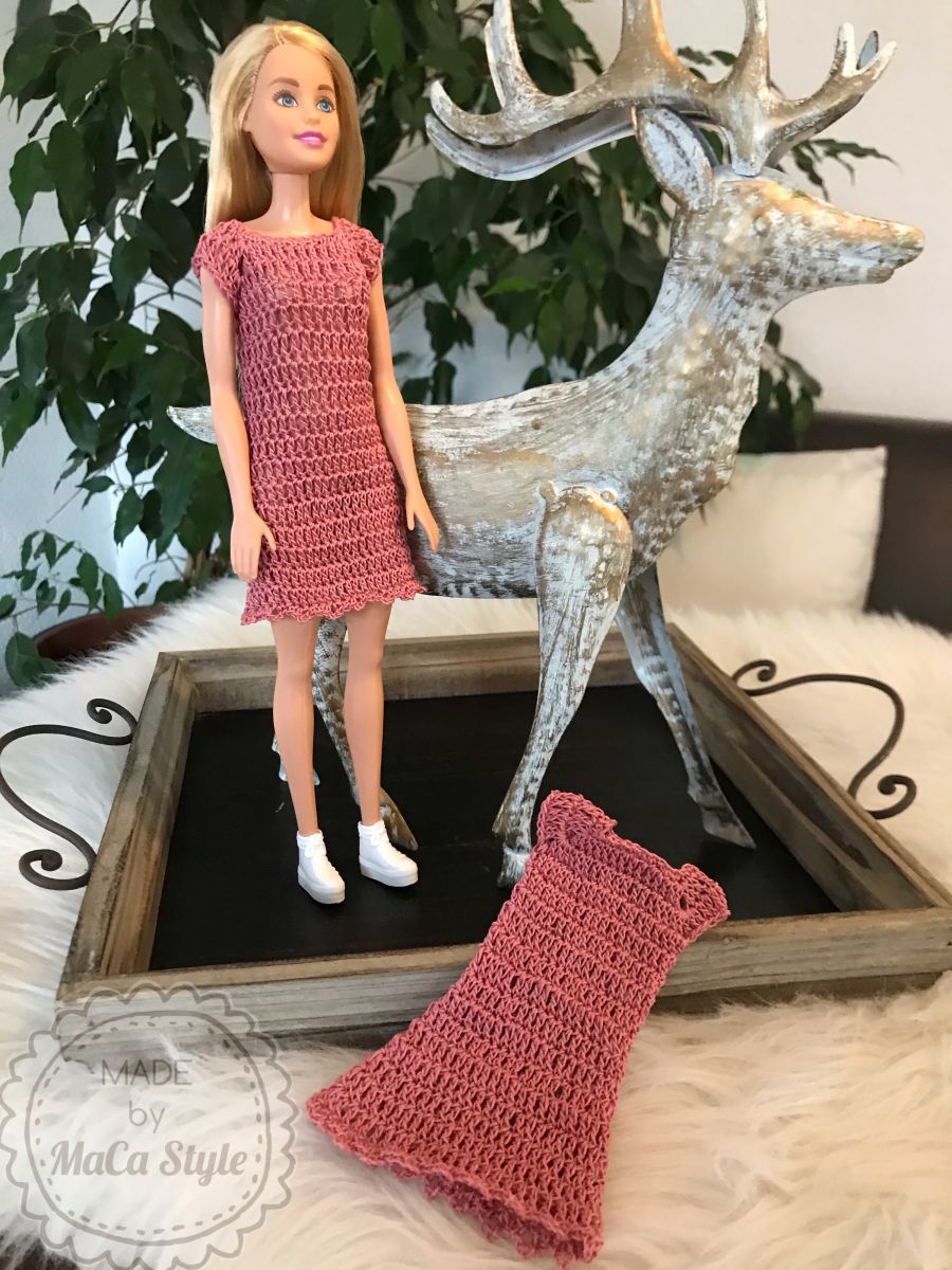 einfaches Cocktailkleid für Spielpuppe