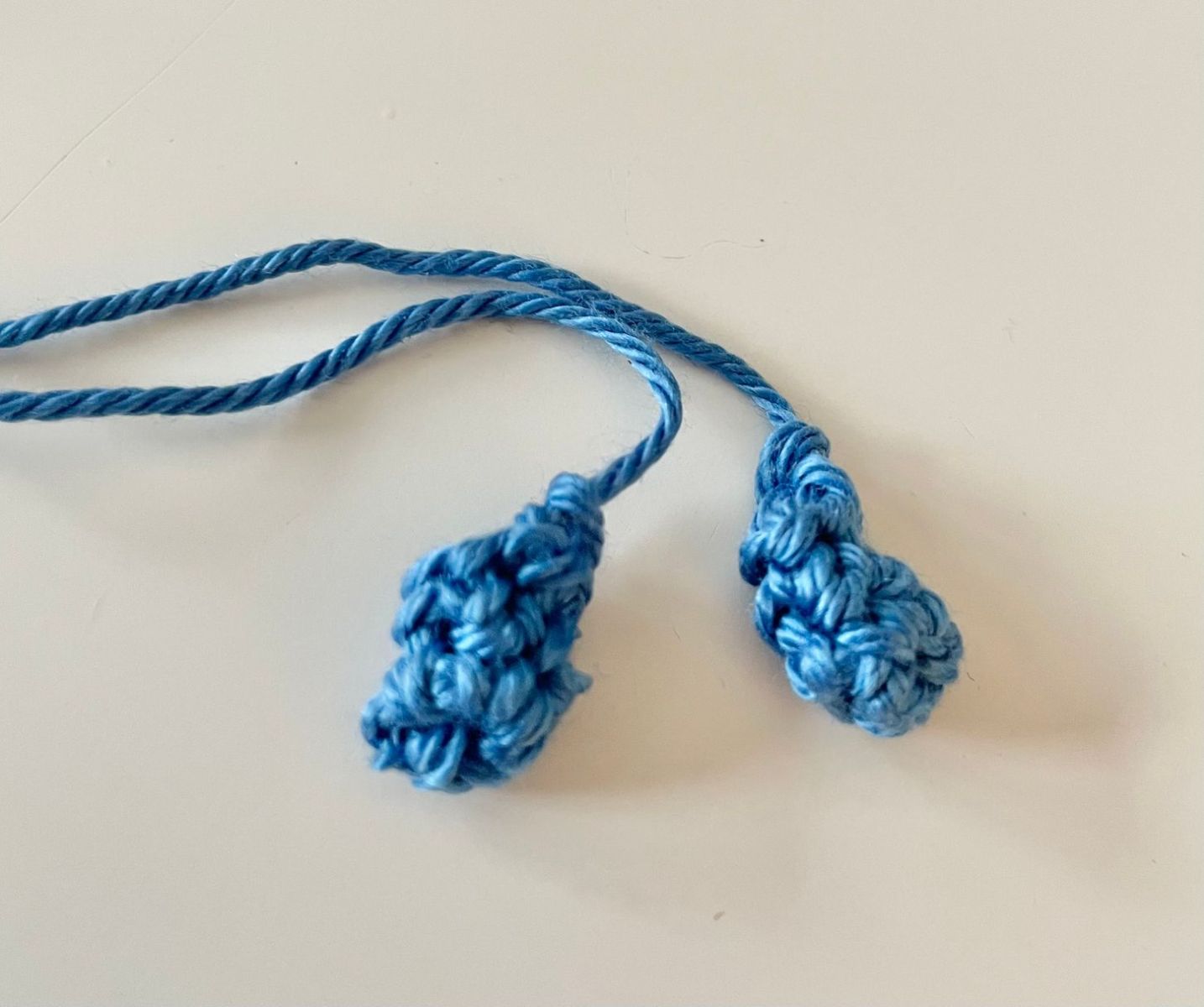 Blog-Inhaltsbild für 'Einfache Häkelanleitung: So gestaltest du deine eigenen Stifthüllen'