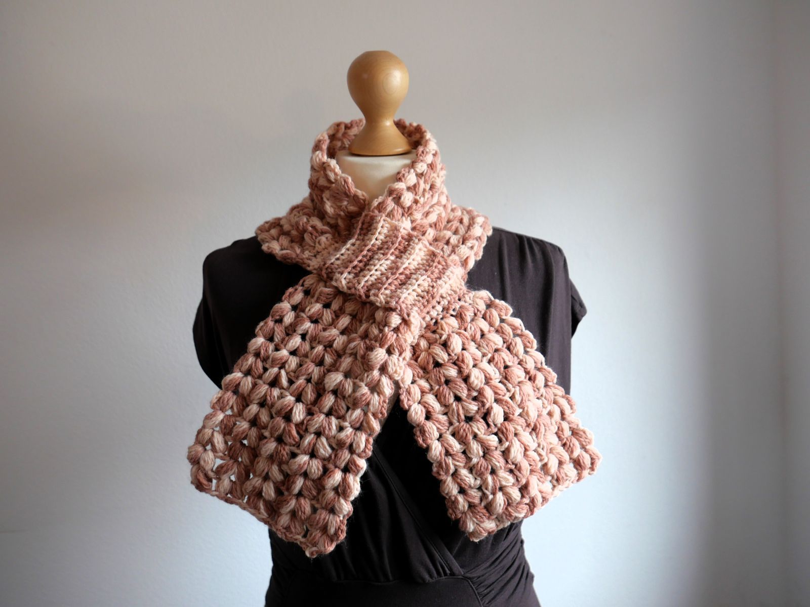 Blog-Inhaltsbild für 'Vom historischen Detail zum modernen Blickfang: Kostenlose Häkelanleitung für ein Jabot'