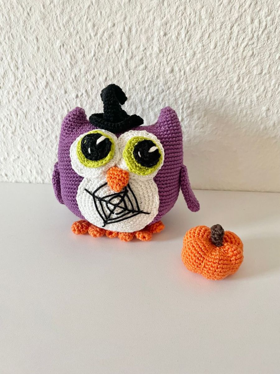 Blog-Inhaltsbild fĂŒr 'đđŠ HĂ€kelanleitung: Halloween-Eule mit KĂŒrbis â ein schaurig-schöner Deko-Hit! đŠđ'